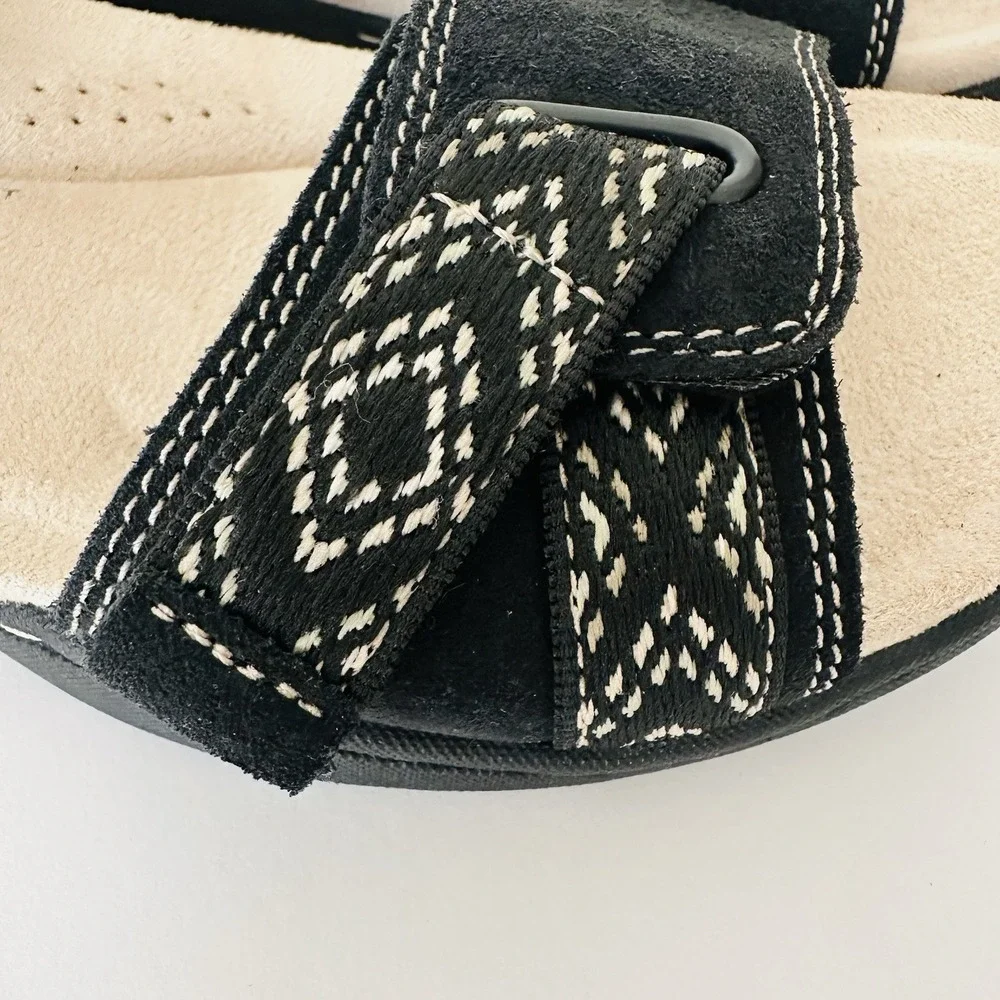 Clarks Amanda Sprint Flat Sandals Womens 7.5 M Black Suede Adjustable Straps NEW